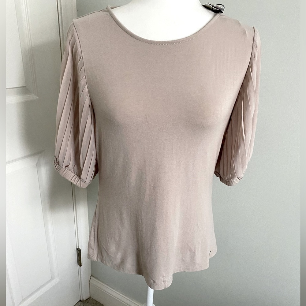 TAHARI women’s knit top with sheer pleated sleeve details. New with tags.